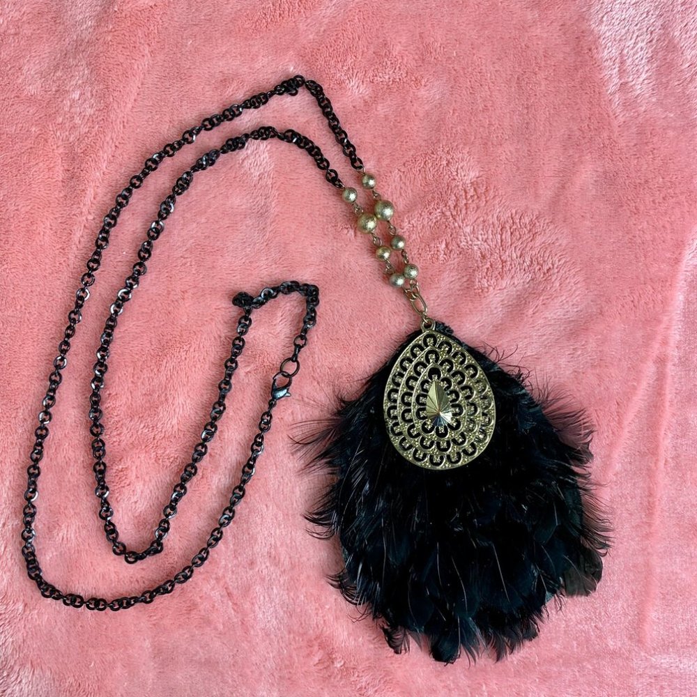 Black Feathered Medallion with Chain-Link Necklace